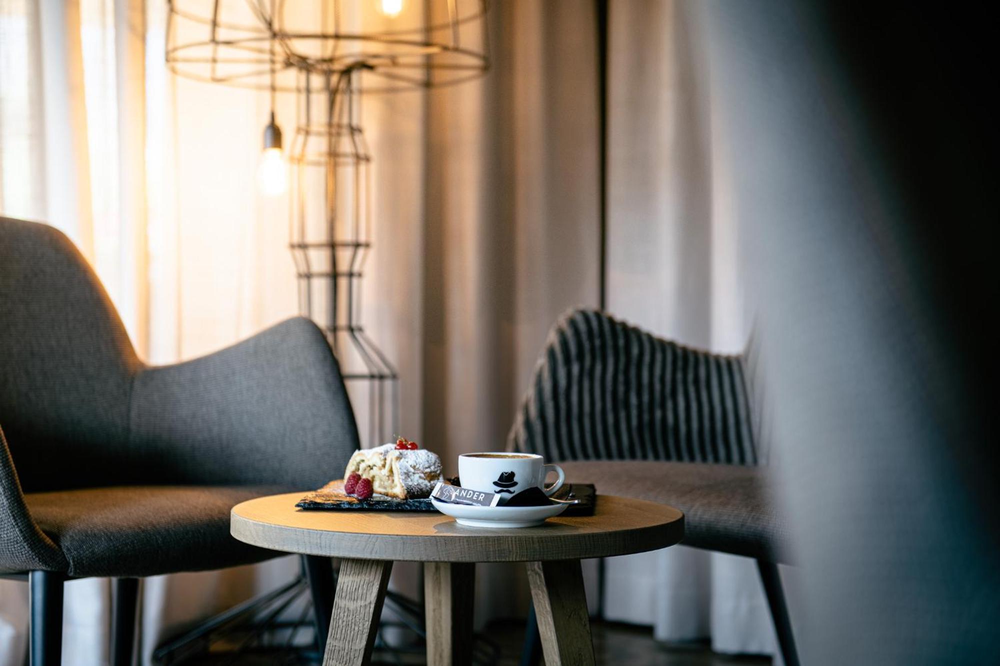 Hotel Ander Бруніко Екстер'єр фото
